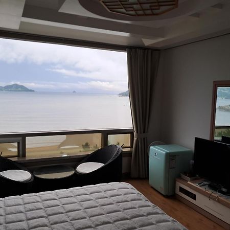 Namhae Beach Hotel エクステリア 写真