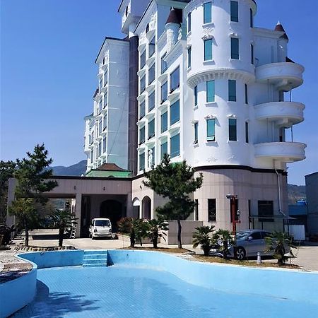 Namhae Beach Hotel エクステリア 写真