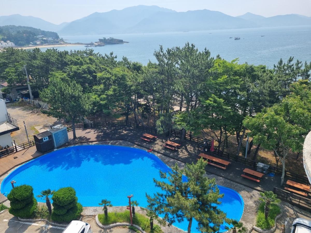 Namhae Beach Hotel エクステリア 写真