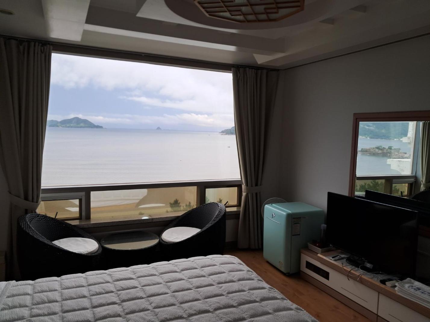 Namhae Beach Hotel エクステリア 写真