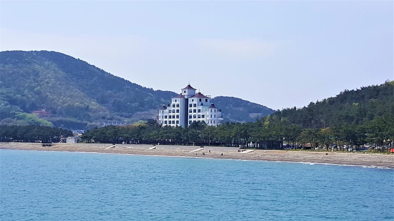 Namhae Beach Hotel エクステリア 写真